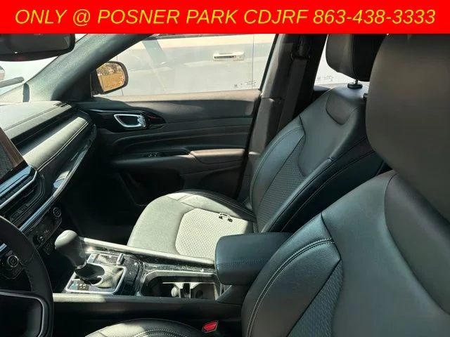 Used 2024 White Jeep Latitude image 4