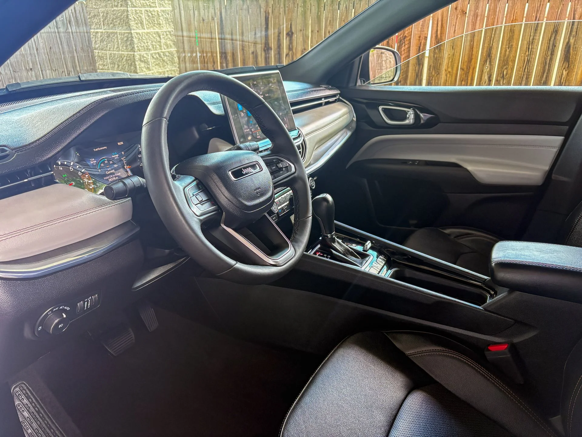 Used 2023 White Jeep Limited image 21
