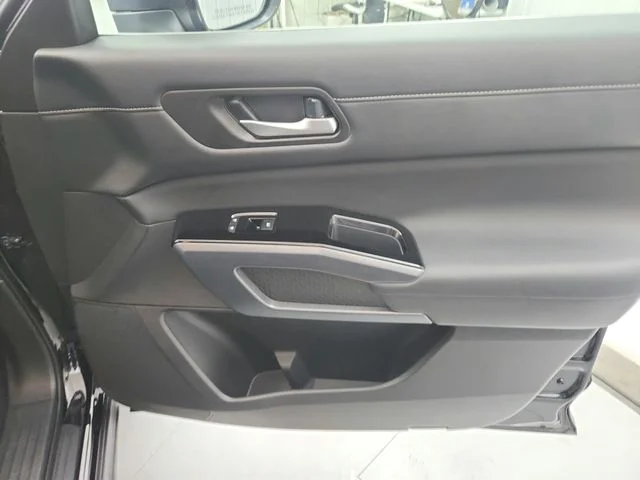 Used 2025 Black Nissan SL image 42