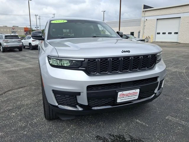 Certified Used 2024 Silver Jeep Altitude X image 2