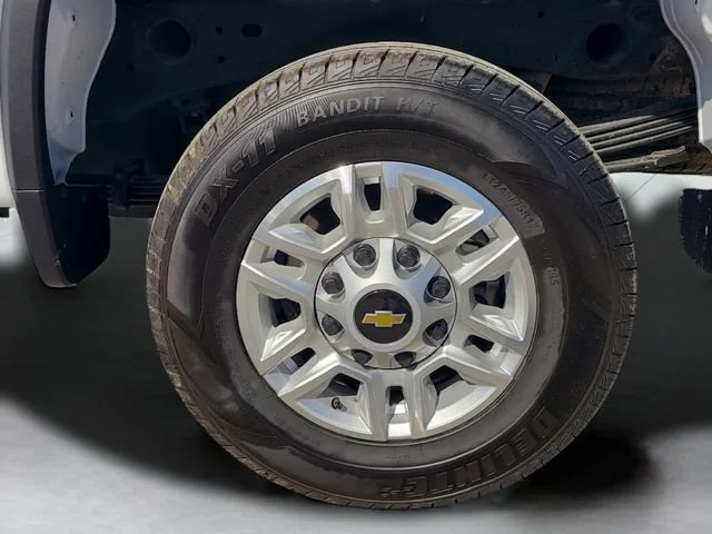 Used 2025 Summit White Chevrolet LT image 33