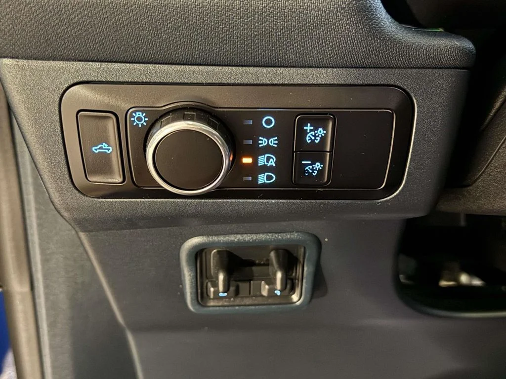 Used 2023 Blue Ford XLT image 30