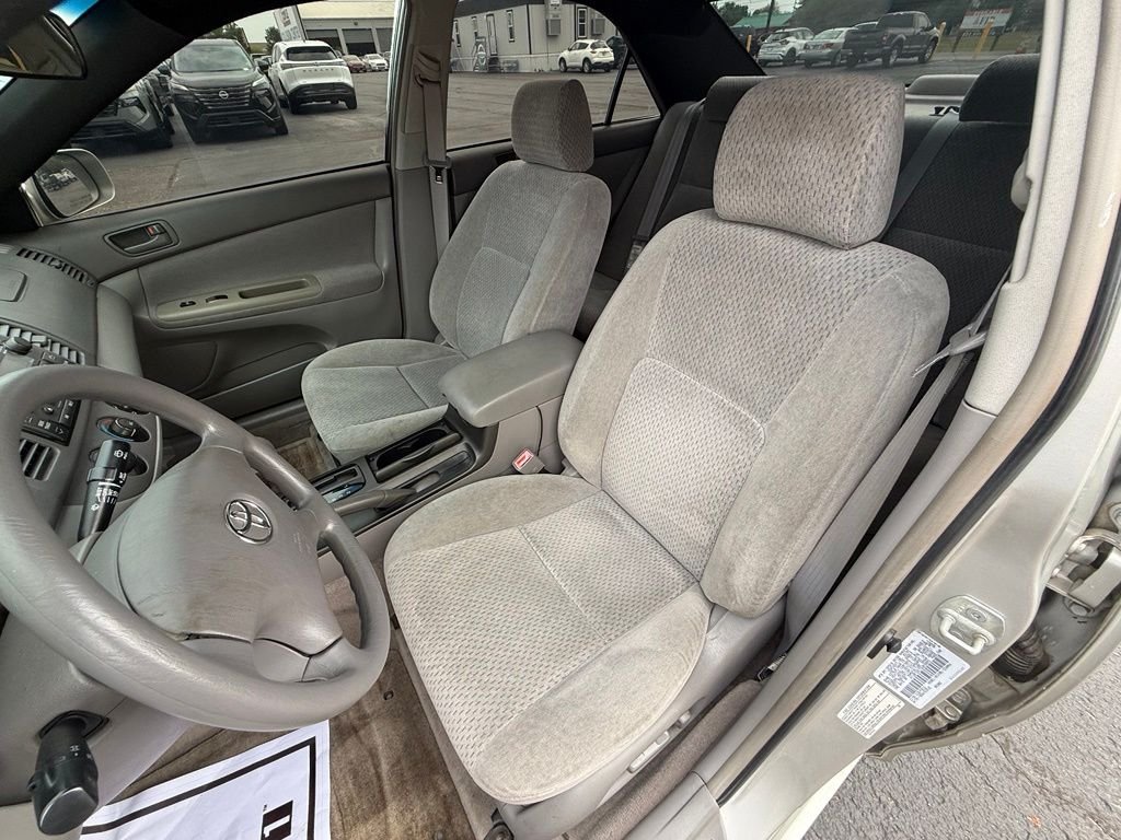 Used 2003 Silver Toyota LE image 12