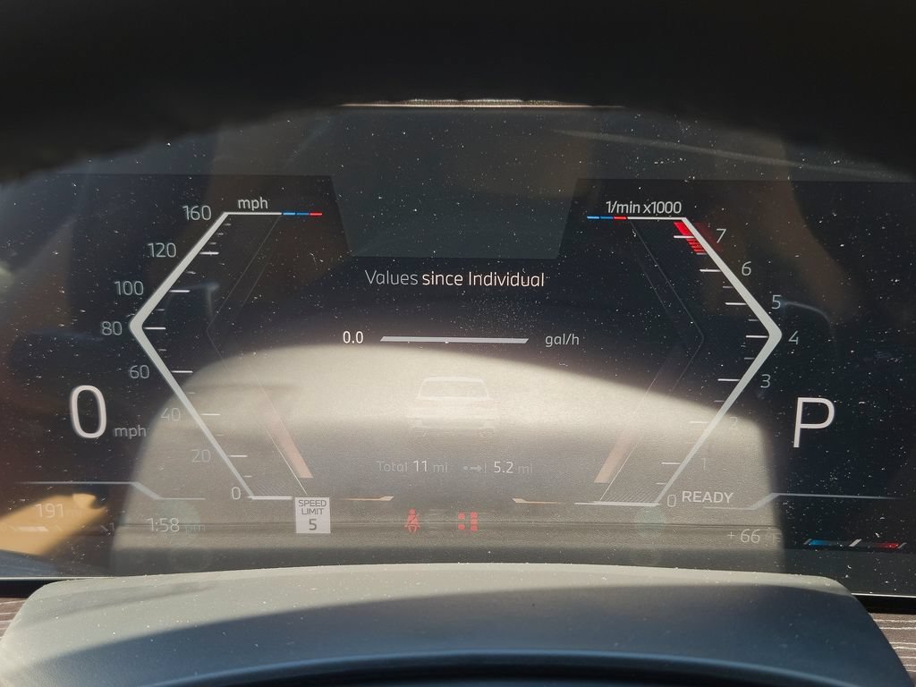 New 2026 Mineral White Metallic BMW sDrive40i image 13