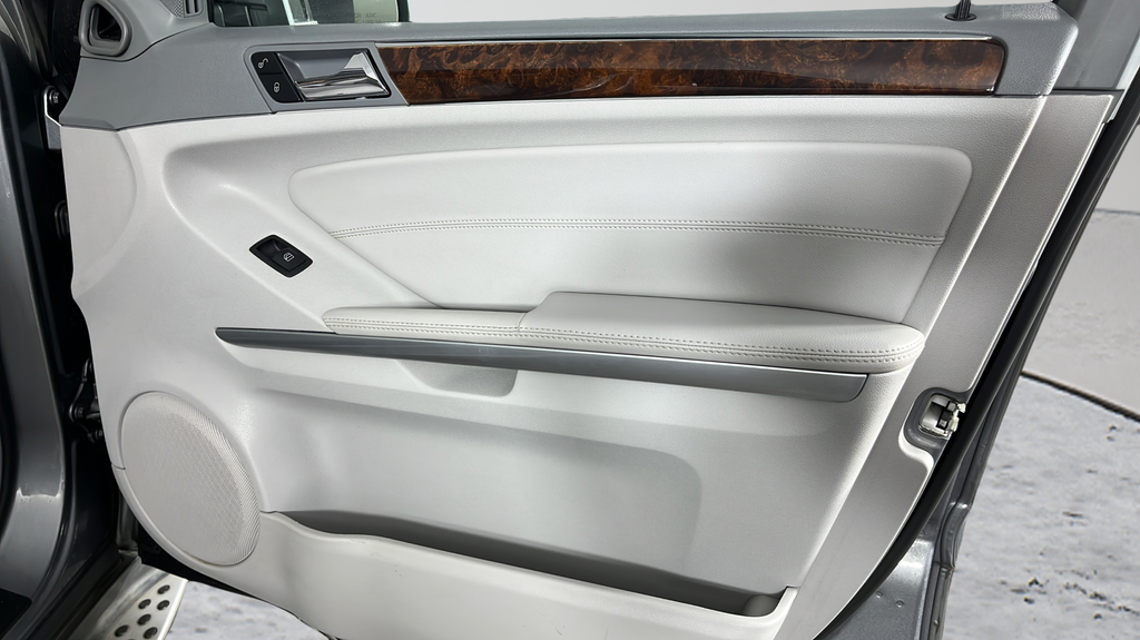 Used 2011  Mercedes-Benz ML 350 image 21