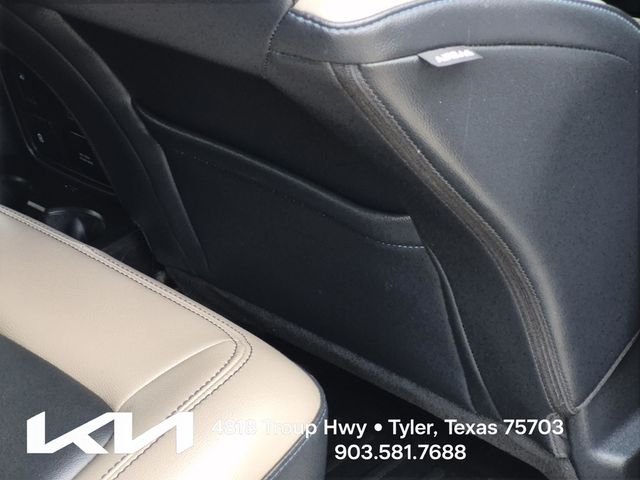 Used 2024 White Ford Wildtrak image 17