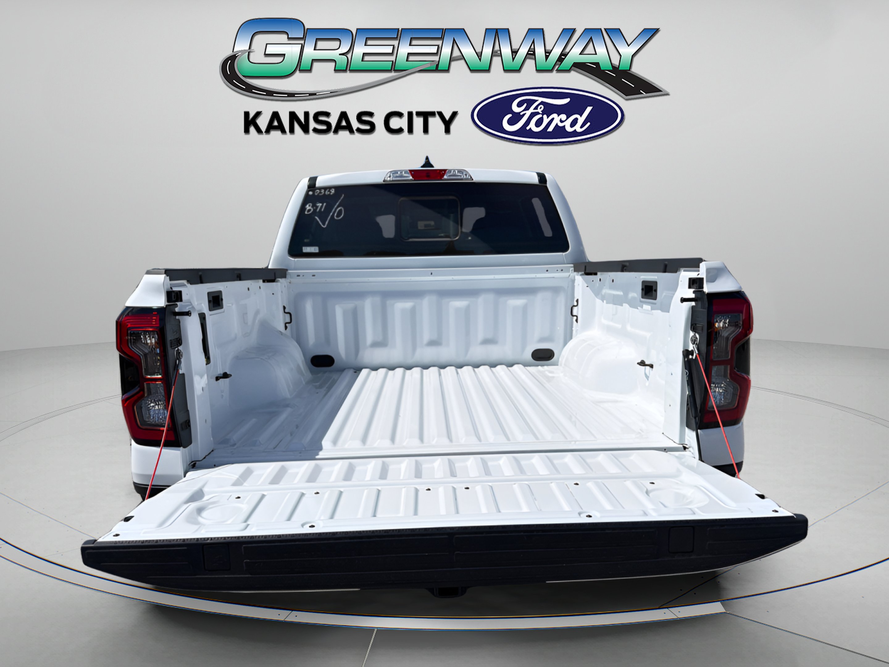 New 2026 Oxford White Ford XLT image 7