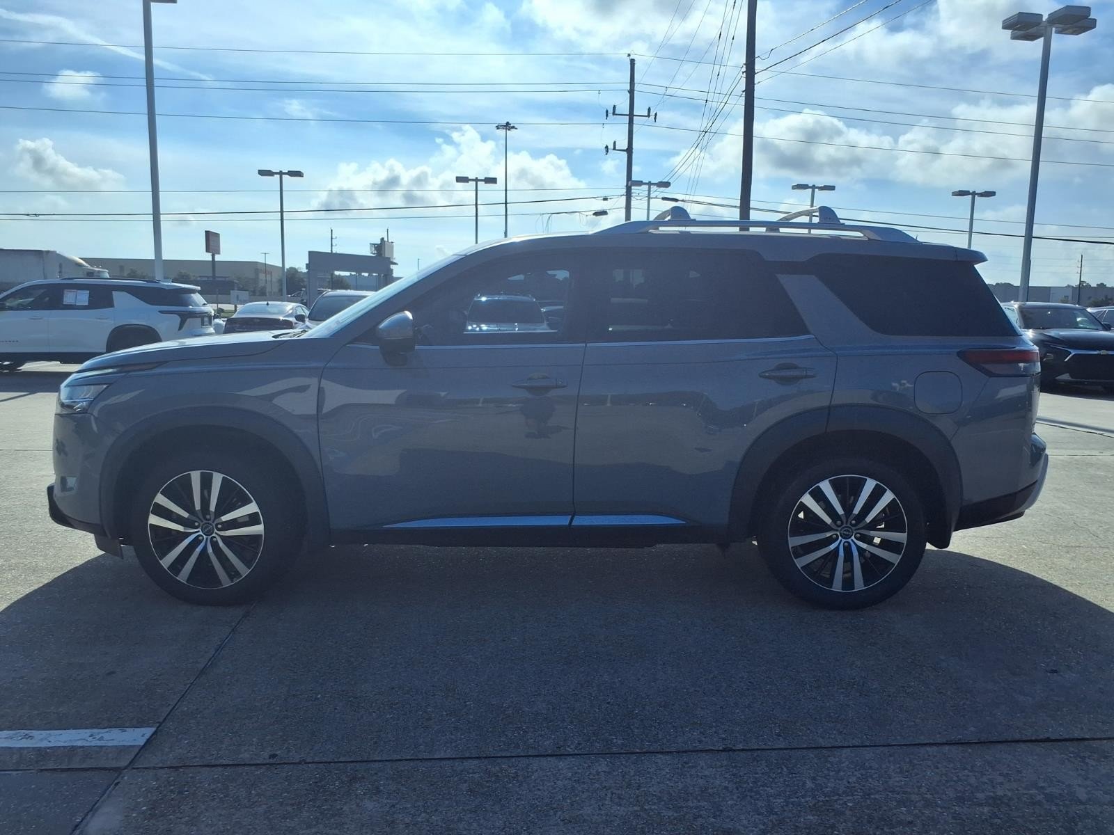 2023 Nissan Pathfinder Platinum  at Robbins Nissan