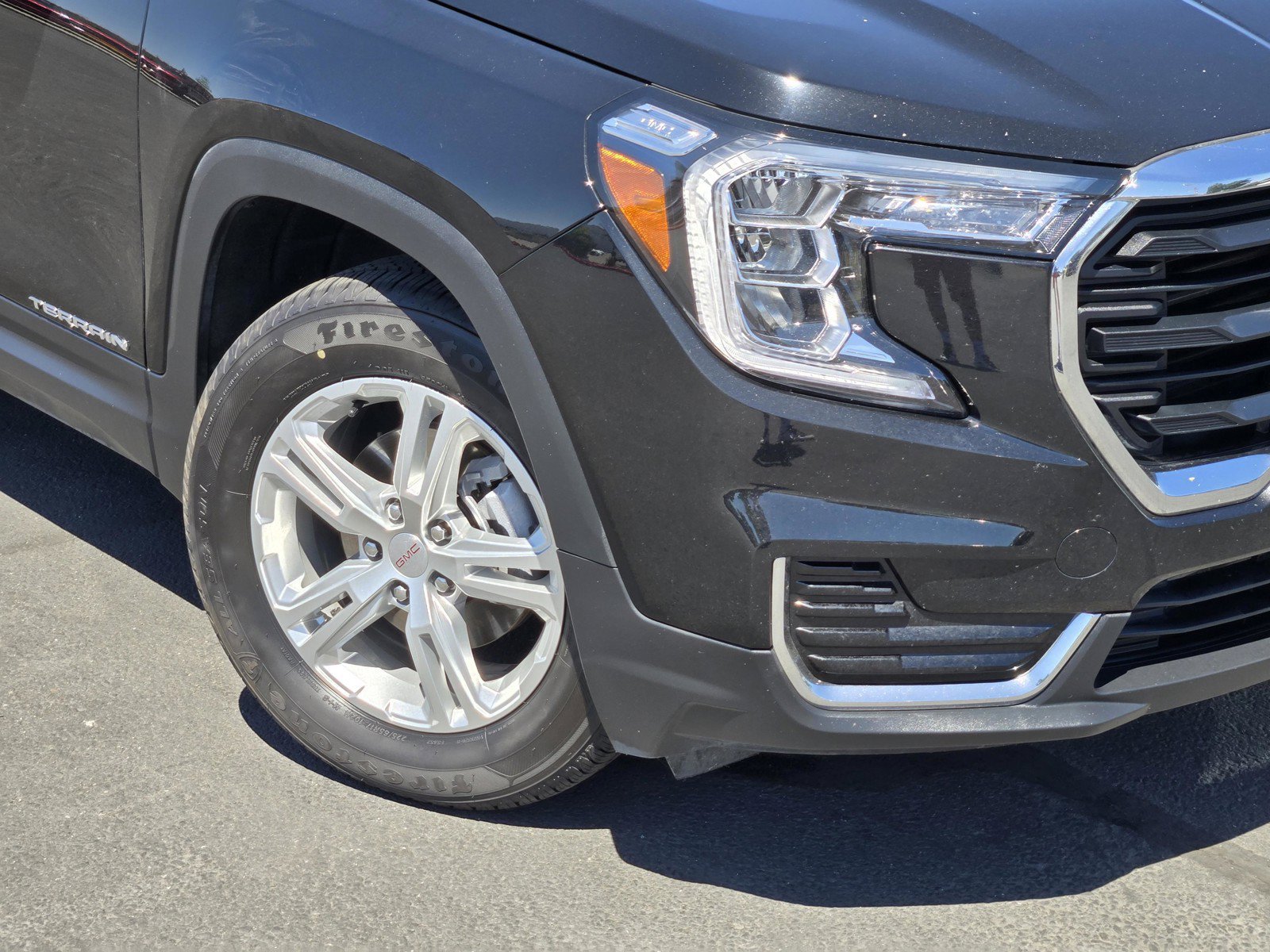 Used 2024 Ebony Twilight Metallic GMC SLE image 9