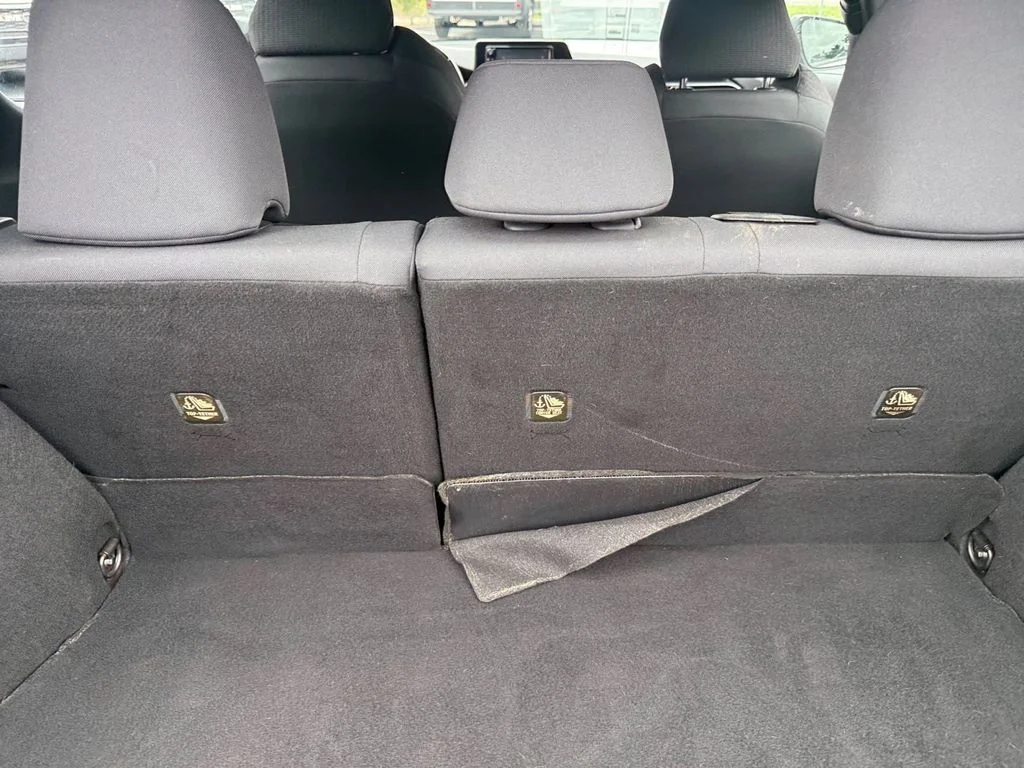 Used 2018 Silver Toyota XLE Premium image 25