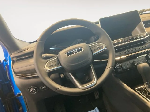 New 2026 Hydro Blue Pearl-Coat Exterior Paint Jeep Latitude image 12