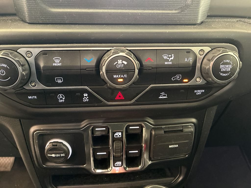 Used 2022 White Jeep Unlimited Sport S image 19