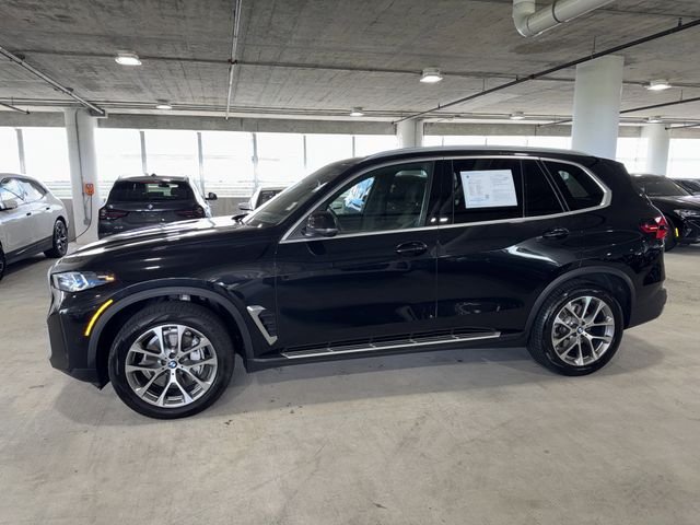 Used 2025 Black Sapphire Metallic BMW sDrive40i image 5