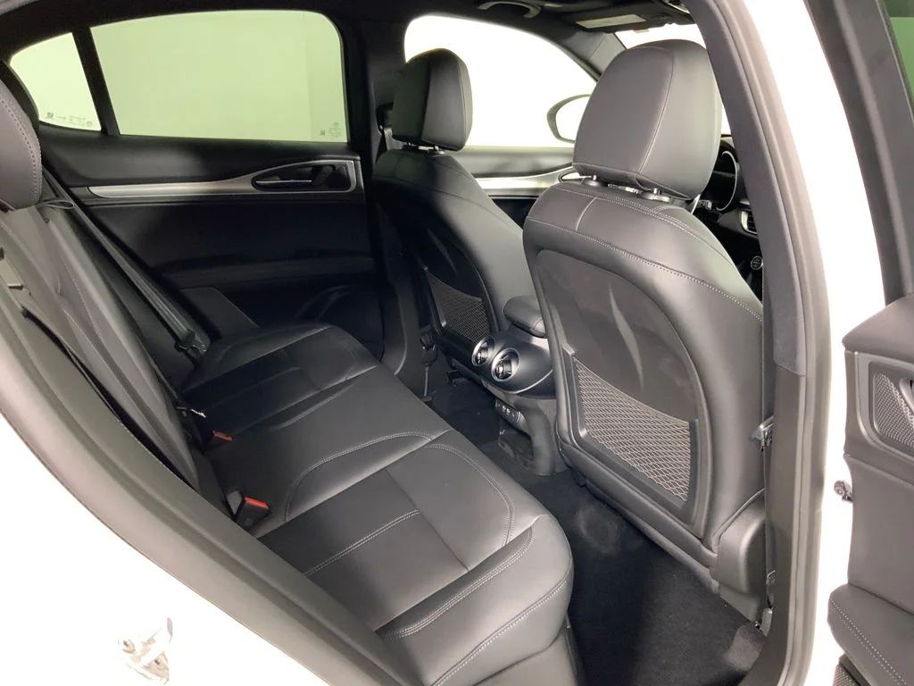 New 2025 Milano White Exterior Paint Alfa Romeo Ti image 26