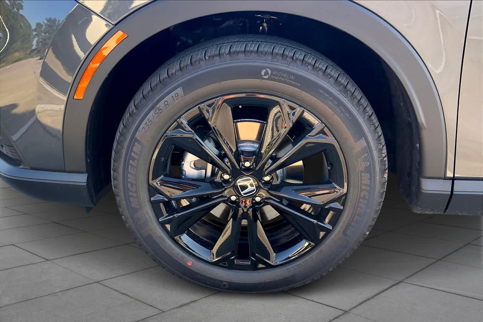 New 2026 Meteorite Gray Metallic Honda AWD Sport Touring Hybrid image 12