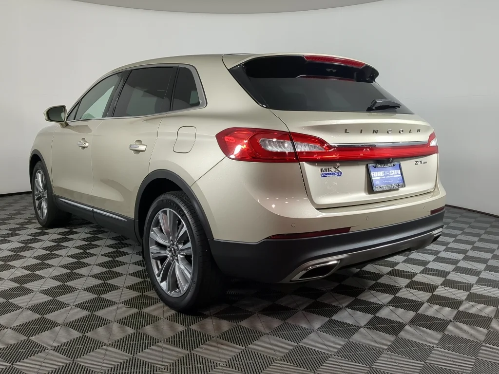 Used 2017 Tan Lincoln Reserve image 6