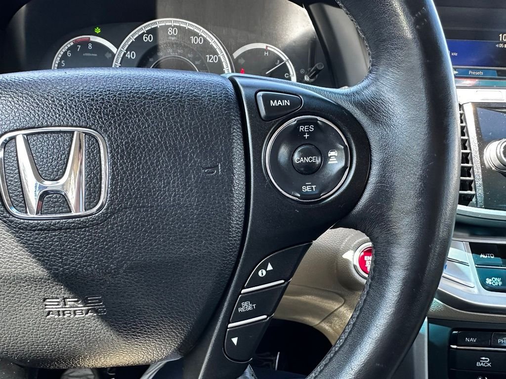 Used 2015  Honda Touring image 28