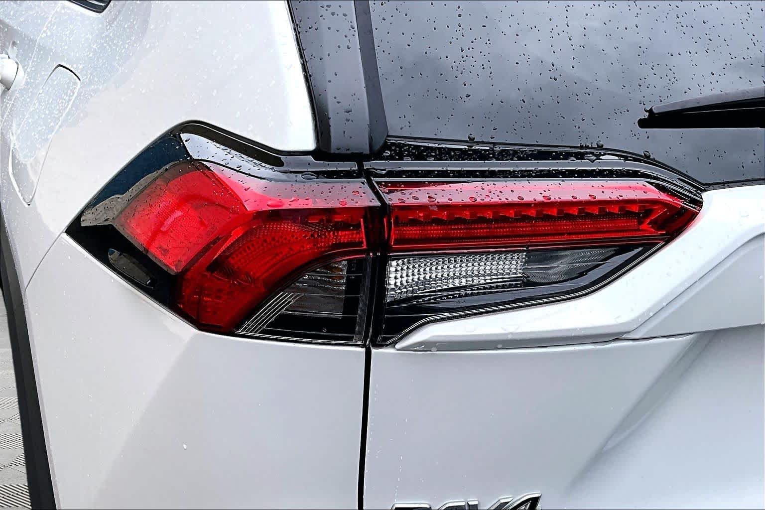 Used 2025 Wind Chill Pearl Toyota XLE Premium image 28