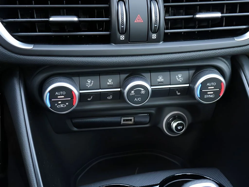 New 2026 Vulcano Black Metallic Alfa Romeo Base image 26