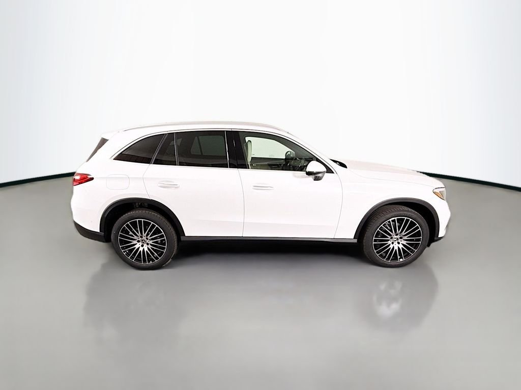 New 2026 MANUFAKTUR Moonlight White Metallic Mercedes-Benz GLC 300 image 8