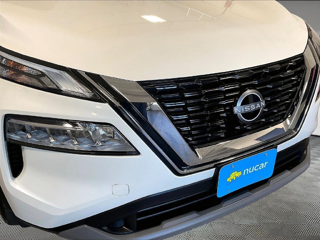 Used 2023 White Nissan SV image 30