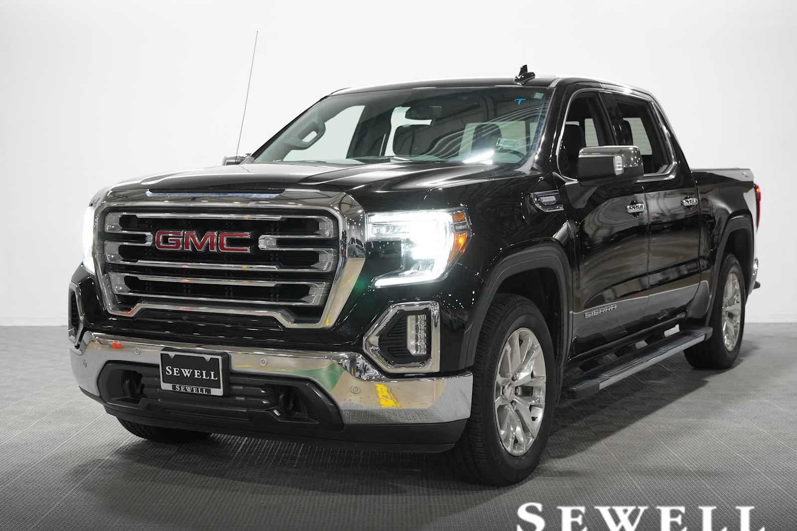 2020 GMC Sierra 4WD Crew Cab Short Box SLT's photo