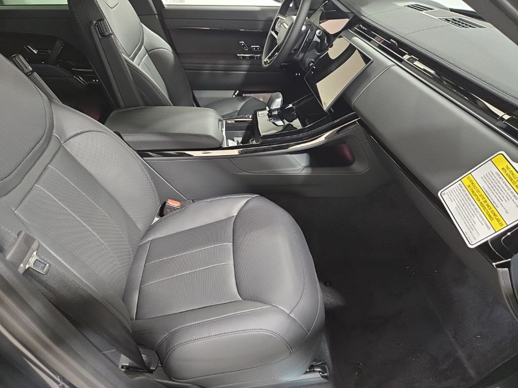 New 2026 Carpathian Grey Land Rover Dynamic SE image 24