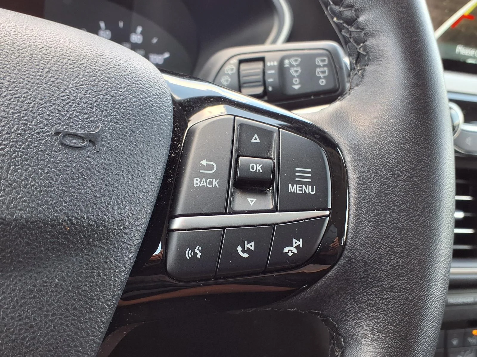 Used 2022 Atlas Blue Ford SE image 11