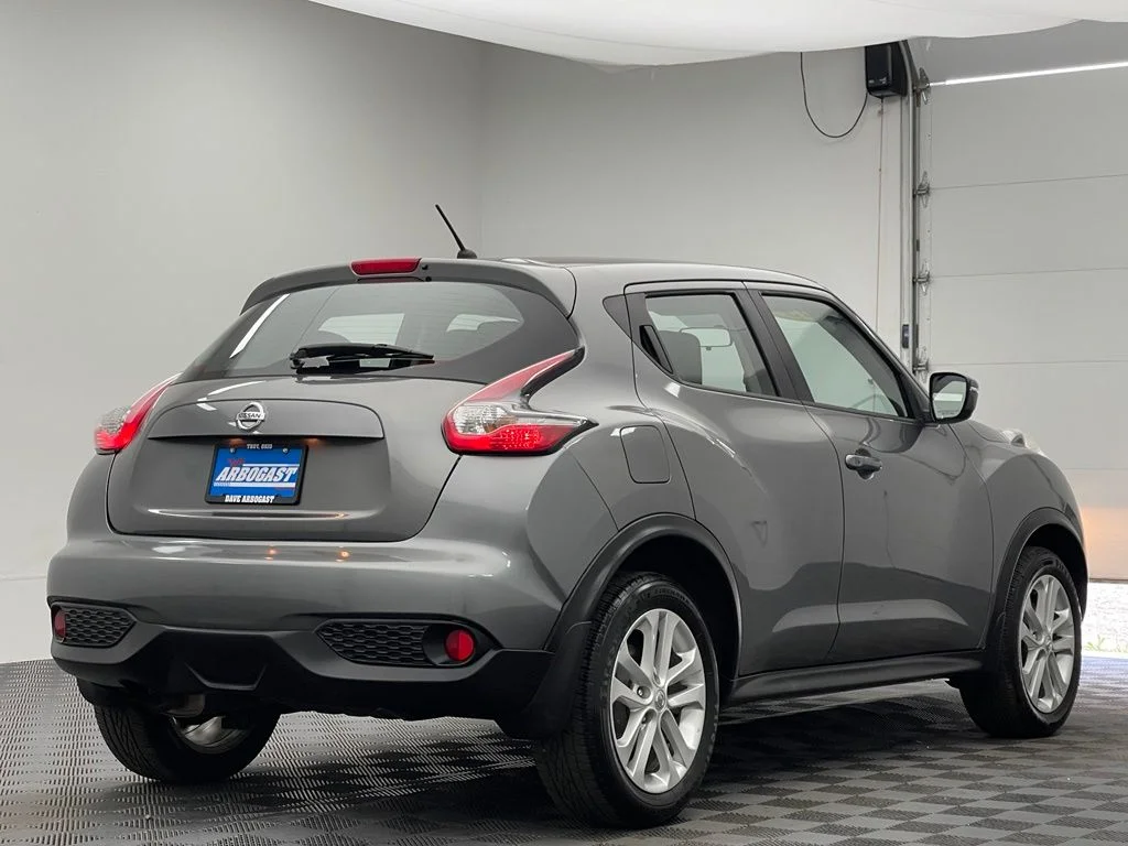 Used 2015 Gun Metallic Nissan S image 6