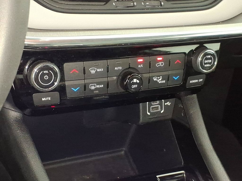 Used 2024 Silver Jeep Limited image 26