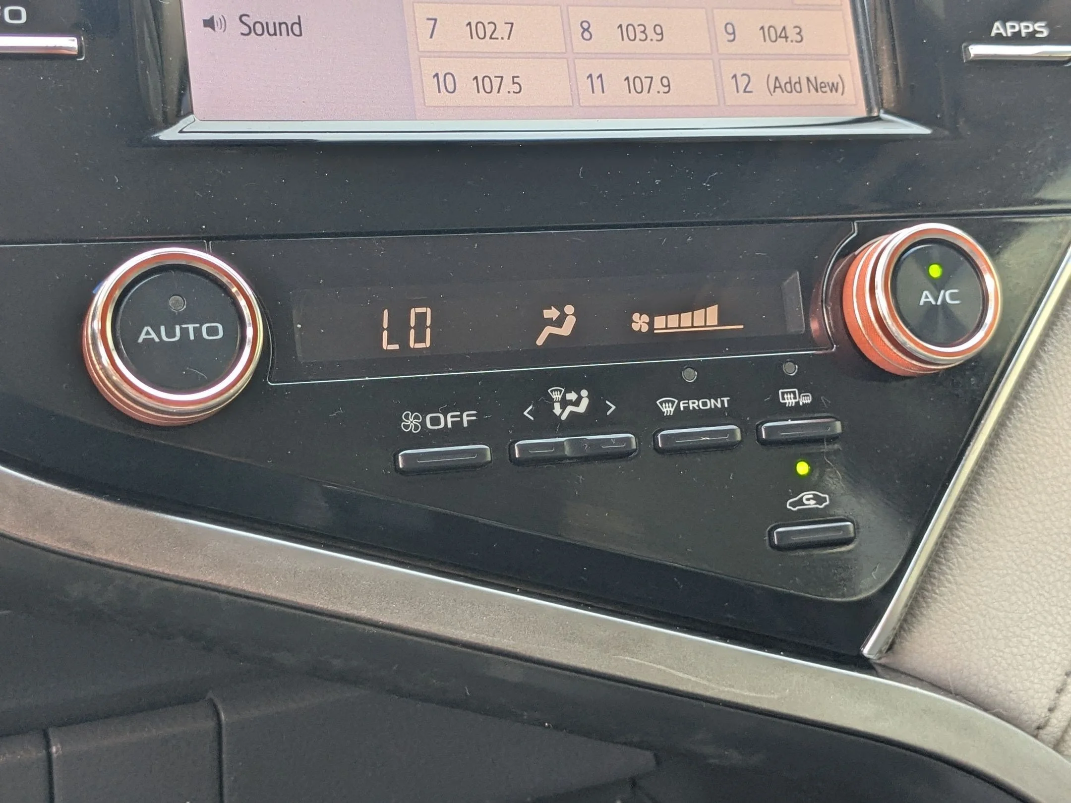 Used 2018 Super White Toyota SE image 24