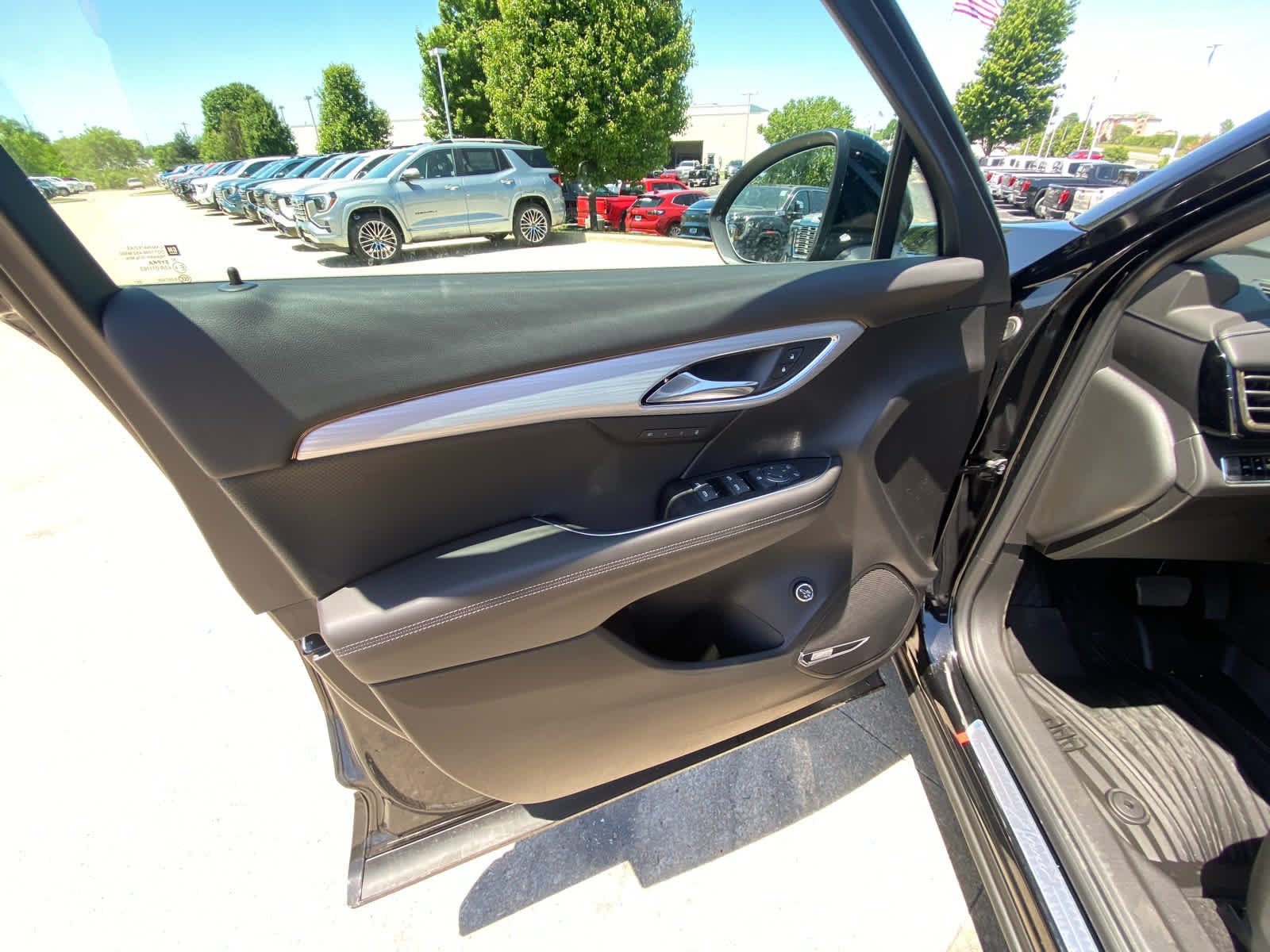 New 2026 Ebony Twilight Metallic Buick Avenir image 7