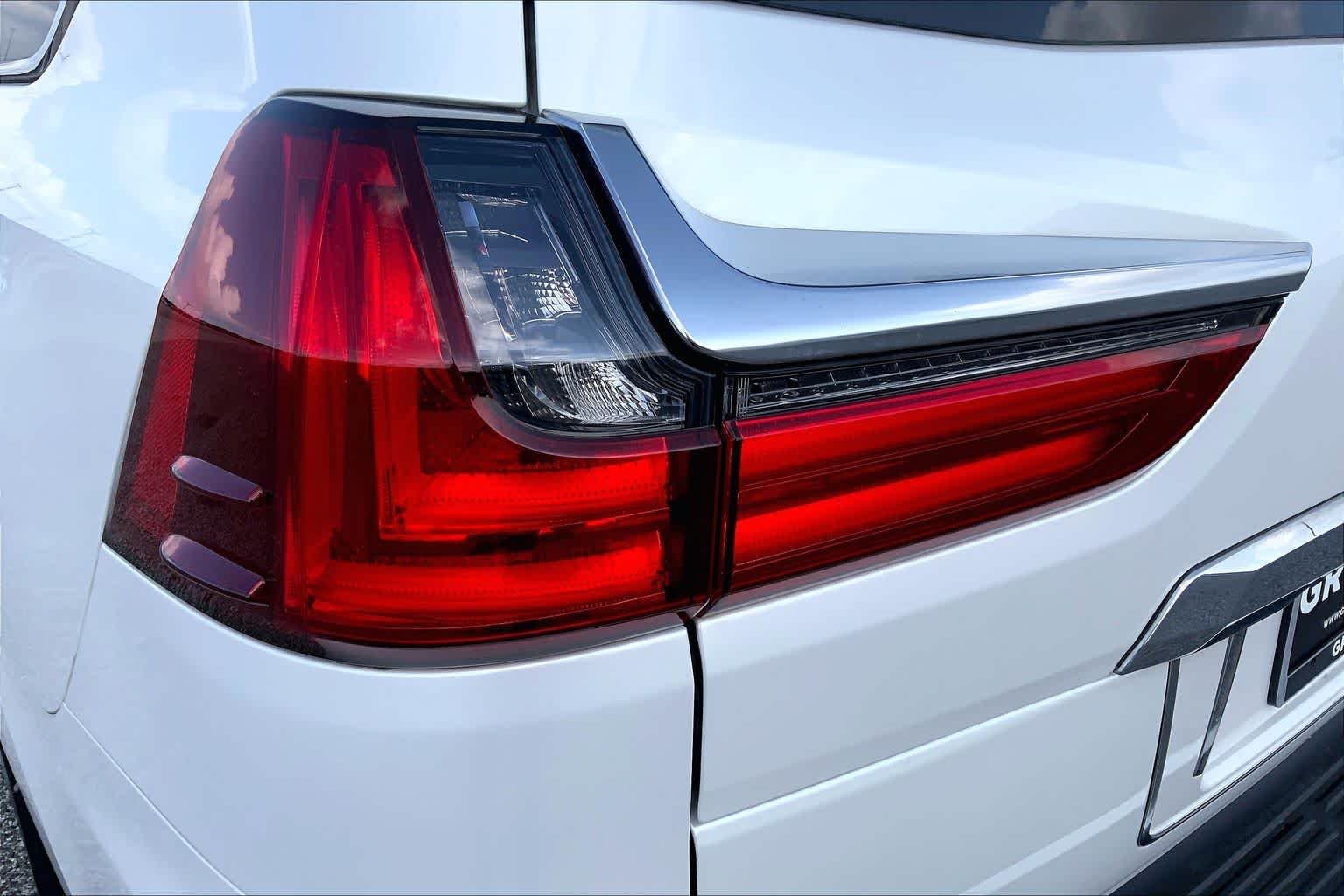 Used 2020 Eminent White Pearl Lexus  image 28
