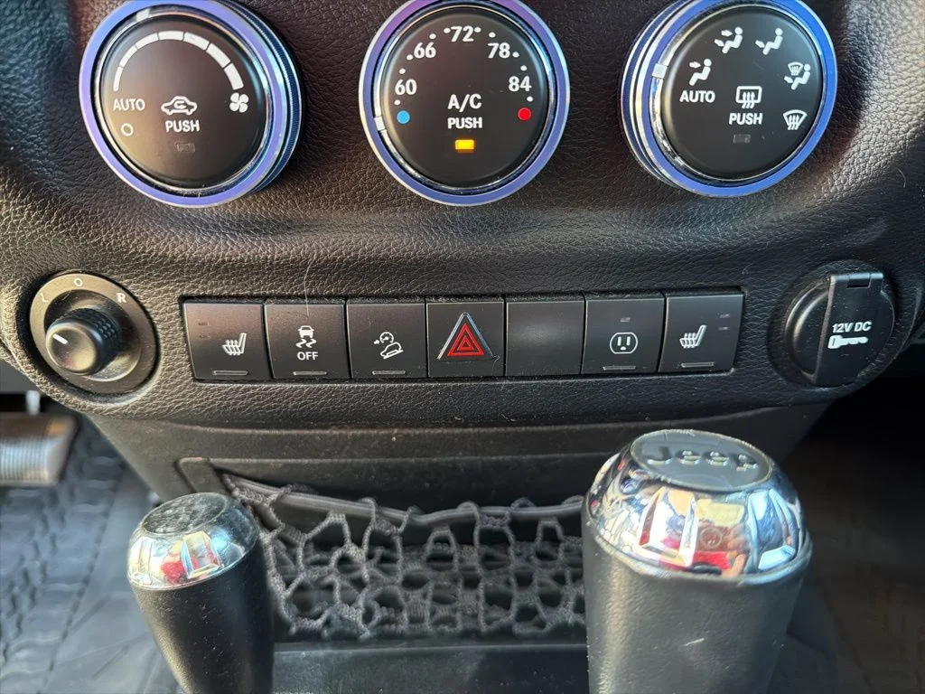 Used 2014 White Jeep Unlimited Sahara image 40