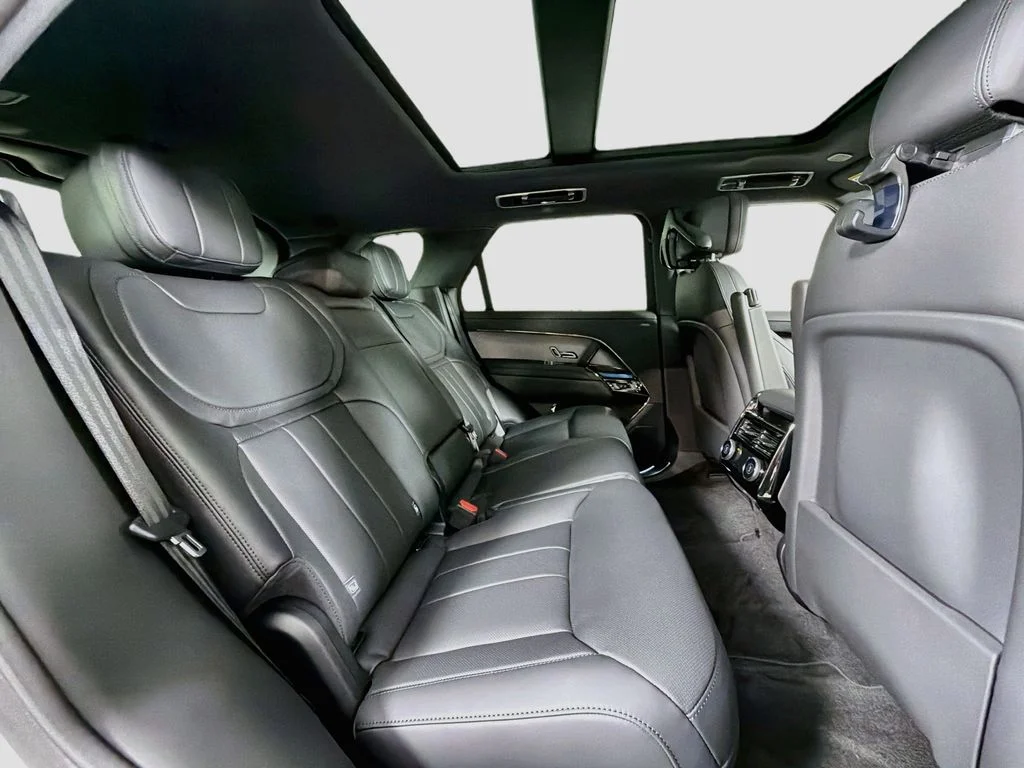 New 2027 Borasco Grey Land Rover SE image 34