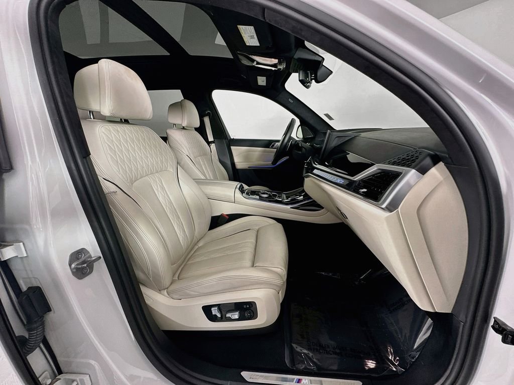 Used 2023 White BMW xDrive40i image 29