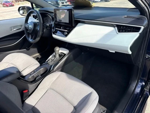 Used 2025  Toyota SE image 22