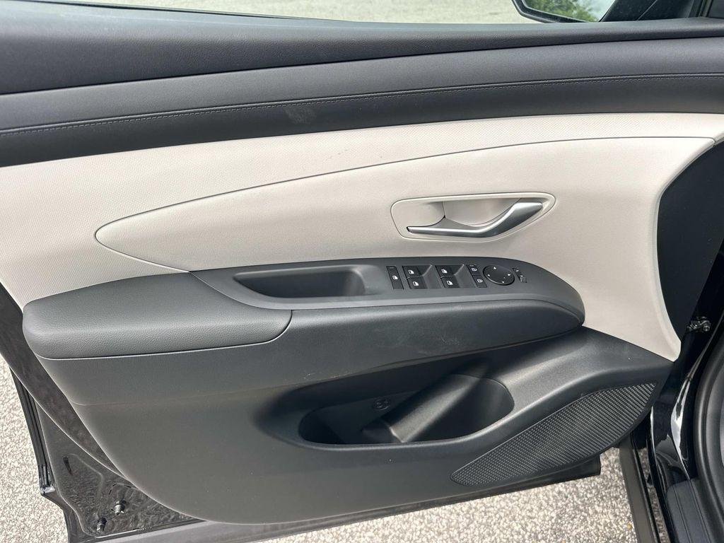 New 2026 Black Hyundai SE FWD image 17