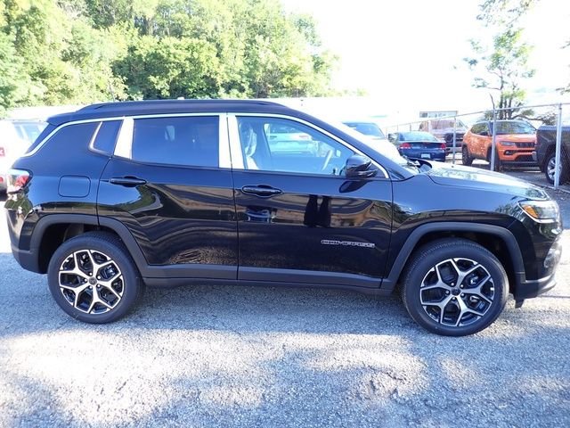 New 2026 Diamond Black Crystal Pearlcoat Jeep Limited image 8