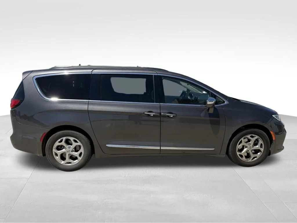Used 2022 Gray Chrysler Limited image 3