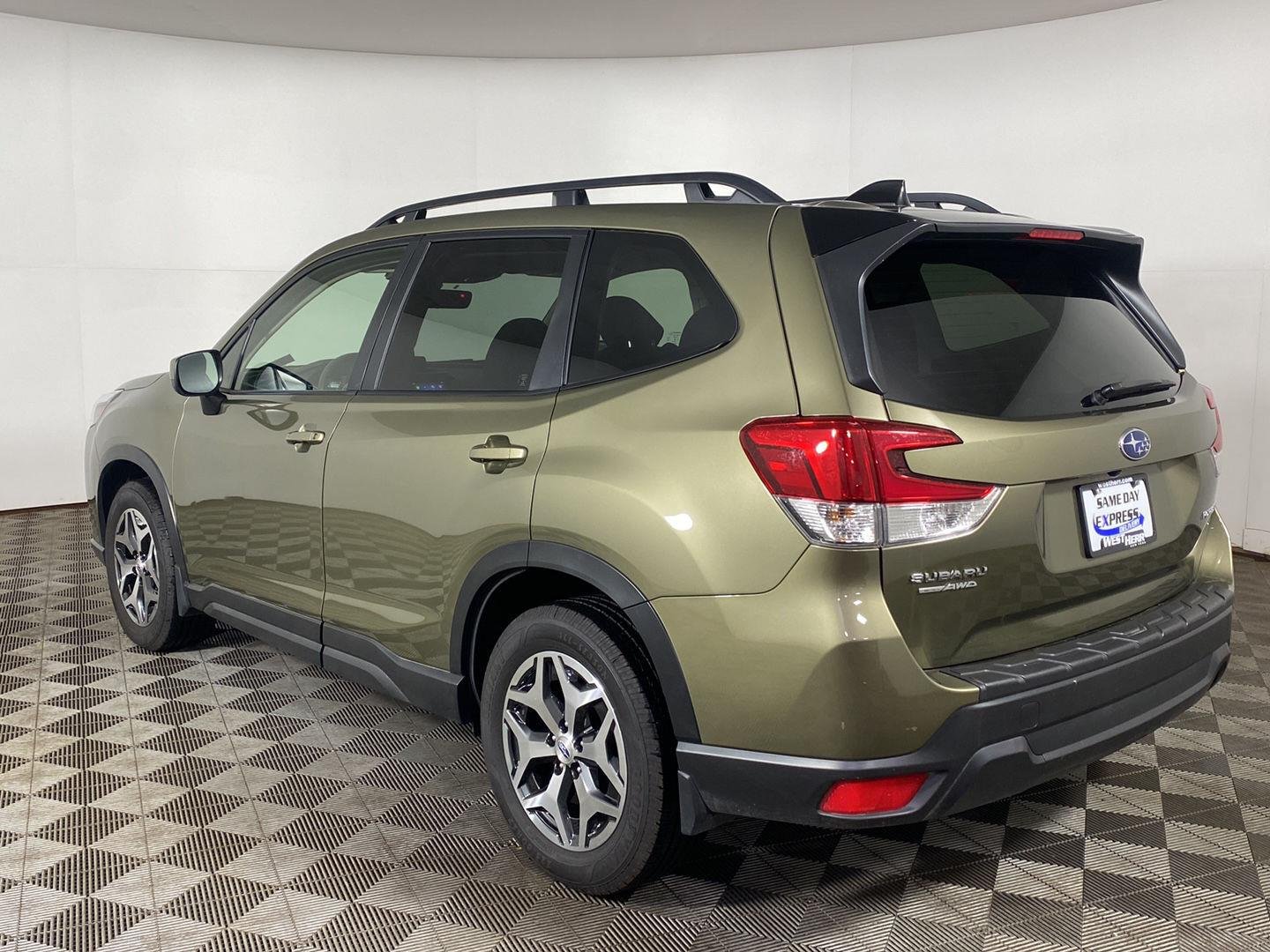 Used 2024 Autumn Green Metallic Subaru Premium image 8