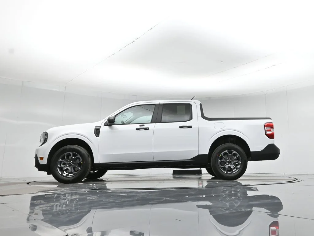 New 2026 Oxford White Ford XLT image 7