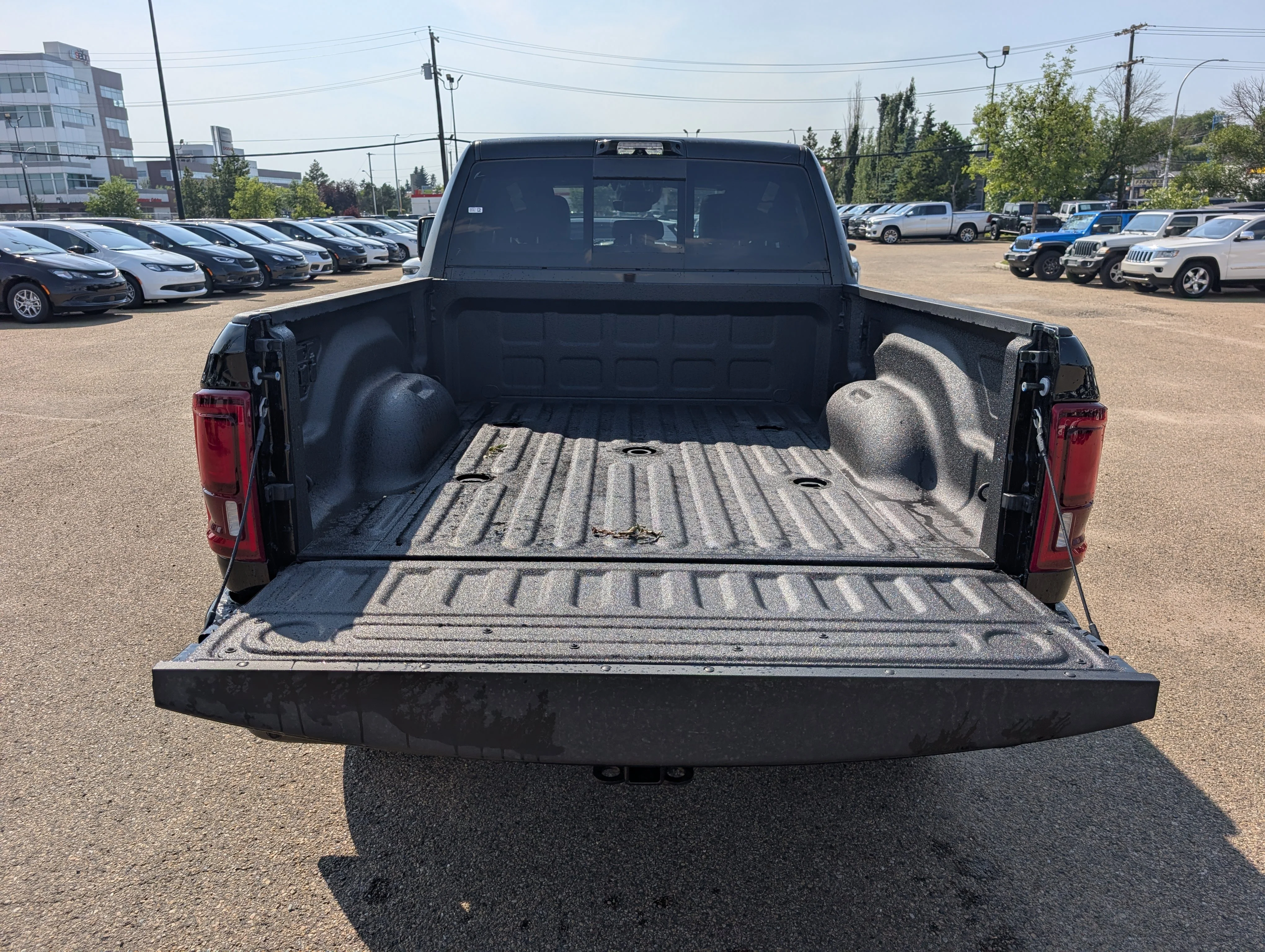 New 2026 Diamond Black Crystal Pearlcoat Ram Laramie image 6