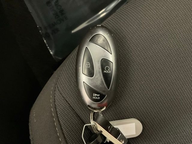 Used 2025 White Hyundai SEL image 27