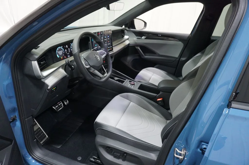 New 2026  Volkswagen 2.0T SE R-Line Black image 9