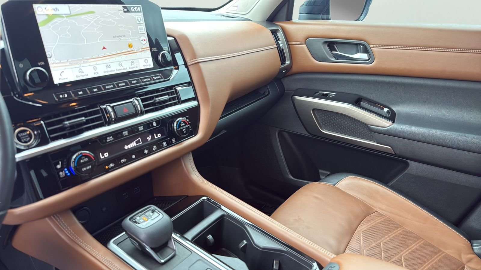 Used 2022 Black Nissan Platinum image 19
