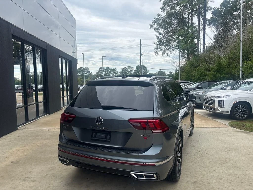 Used 2022 Gray Volkswagen 2.0T SEL R-Line image 5