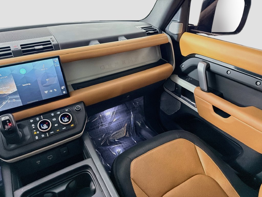 Certified Used 2024 Black Land Rover X-Dynamic SE image 25
