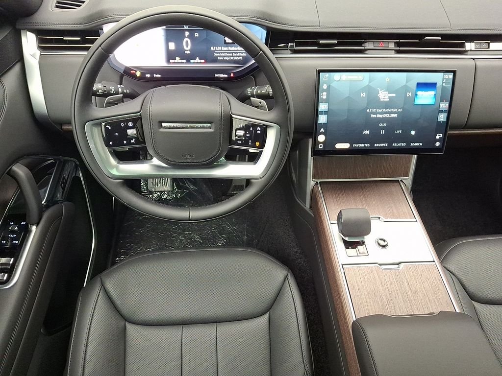 New 2026 Santorini Black Land Rover SE image 9