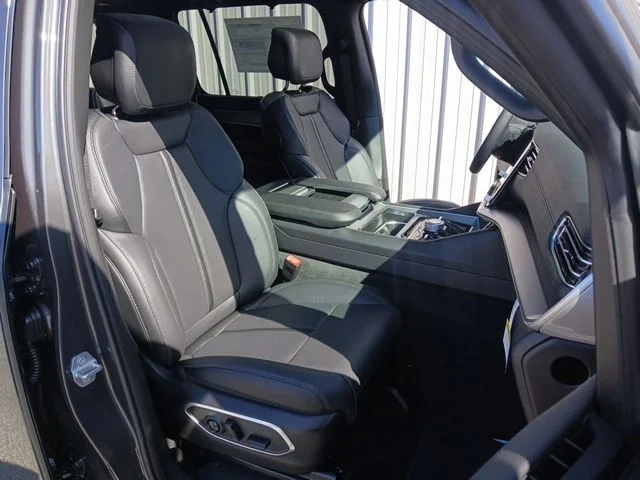 New 2026 Baltic-Gray Metallic Clear-Coat Exterior Paint Jeep Limited Altitude image 38